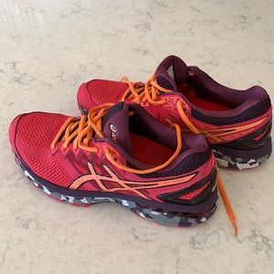 ASICS GT 2000 running sneakers